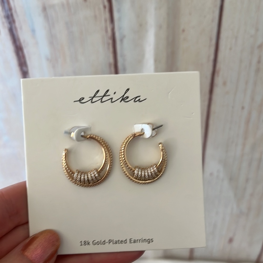 NWT ETTIKA DOUBLE CRYSTAL PAVE RING 18K GOLD PLATED HOOP EARRINGS - Picture 5 of 6